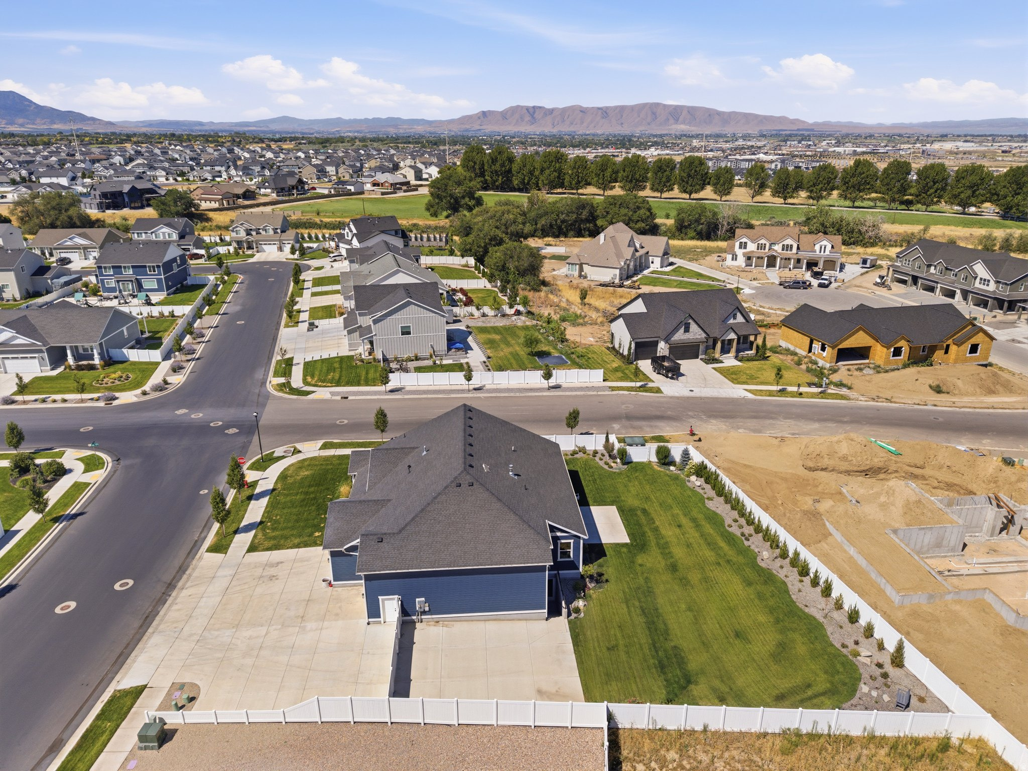 MAPLETON GROVE - Residential