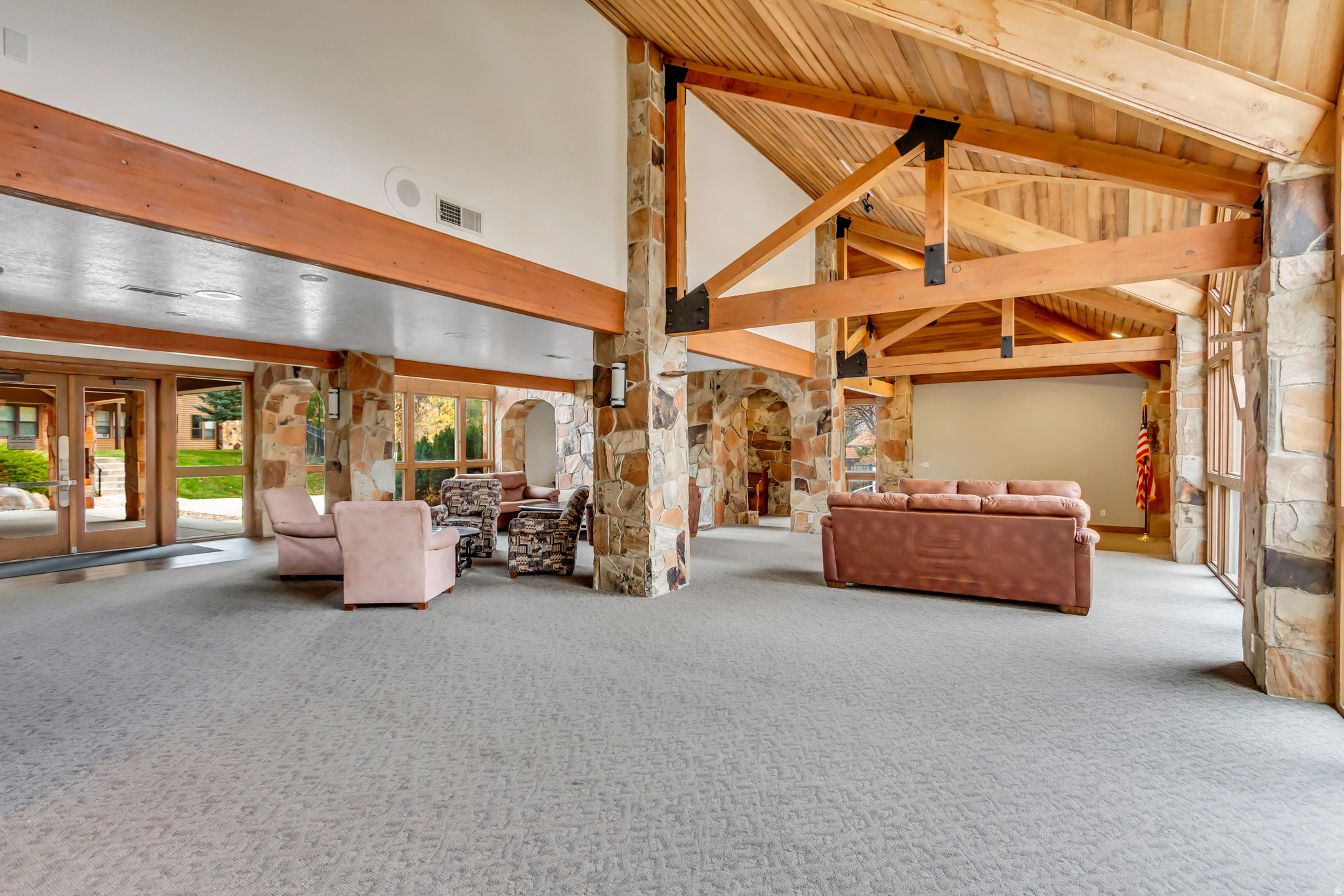 WOLF LODGE - Residential