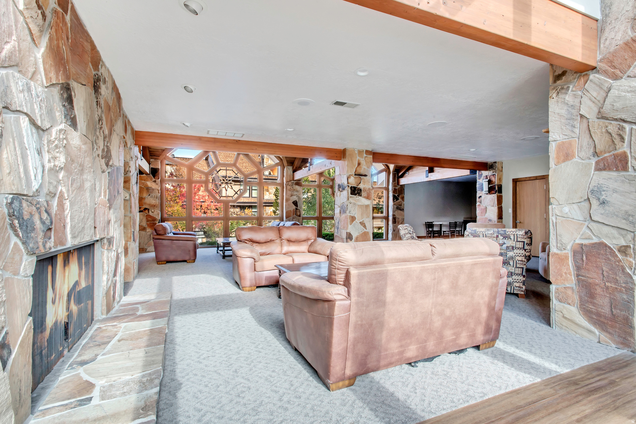 WOLF LODGE - Residential