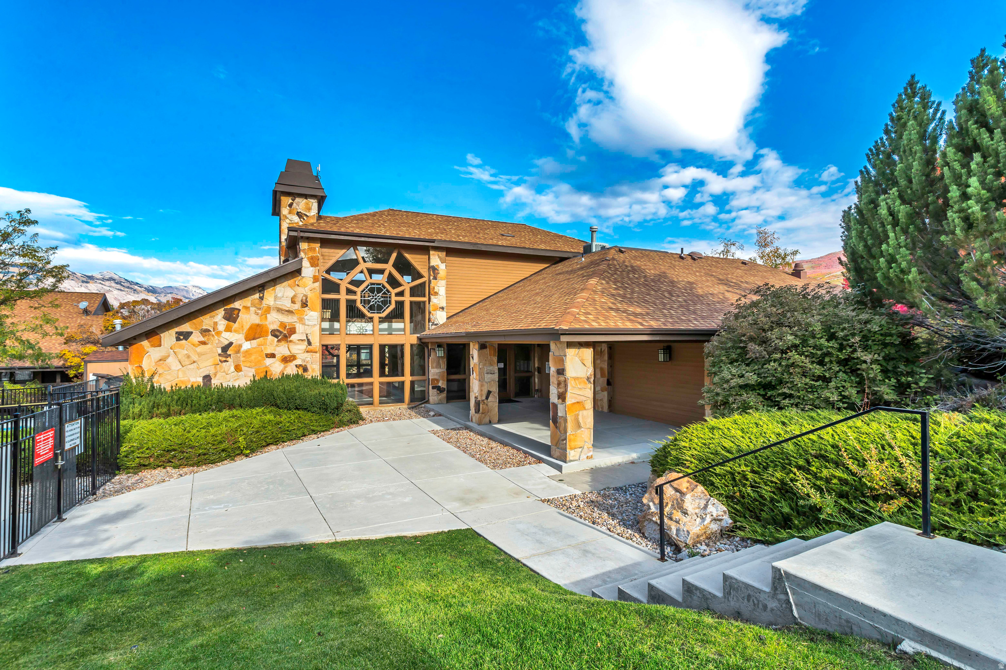 WOLF LODGE - Residential