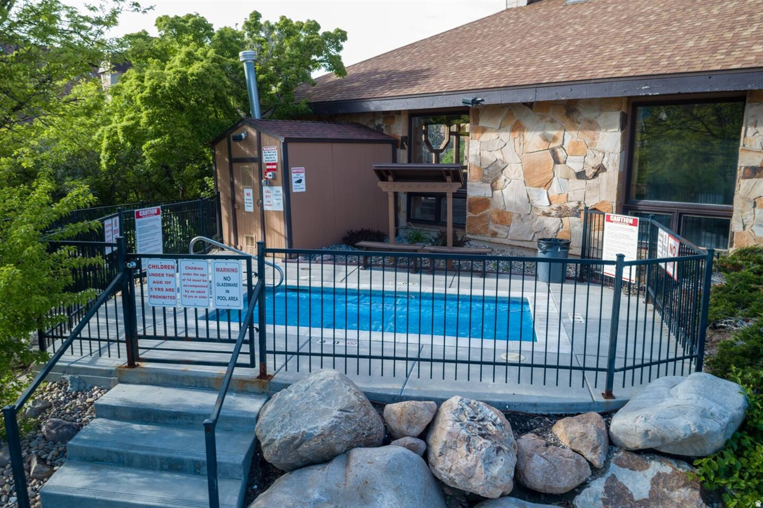 WOLF LODGE - Residential
