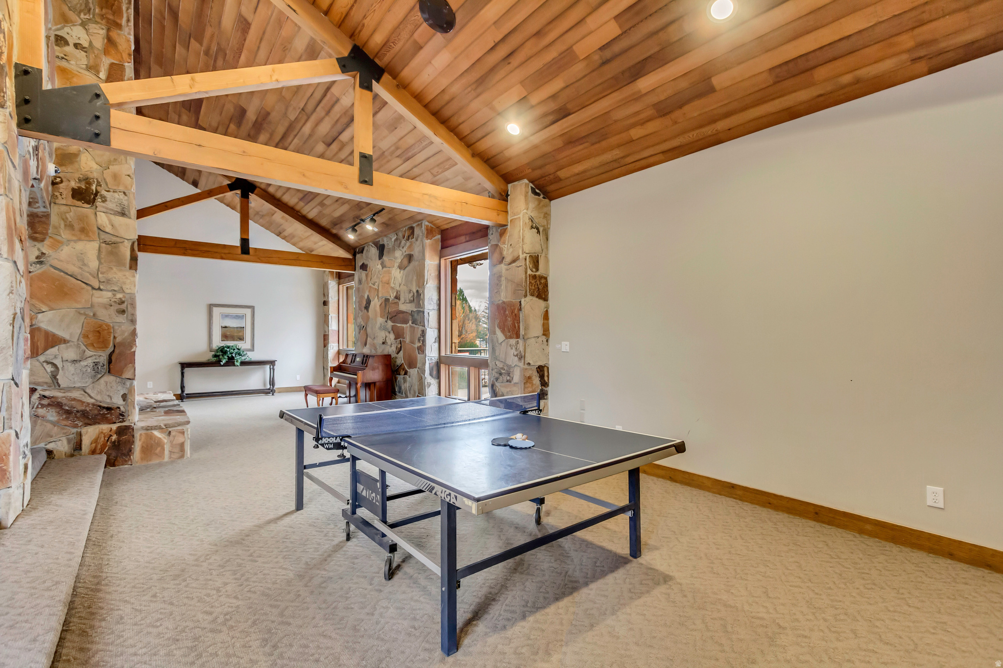 WOLF LODGE - Residential