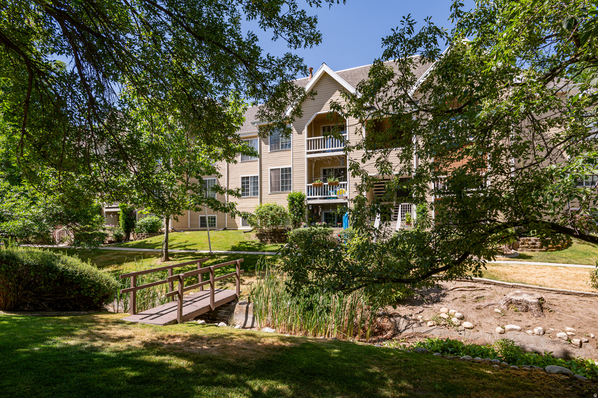 WATERSIDE - Residential