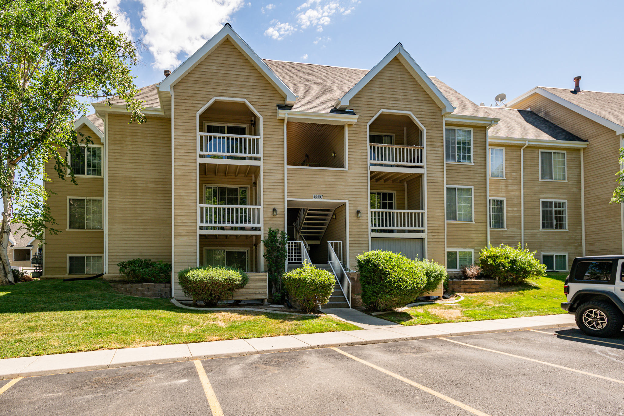 WATERSIDE - Residential