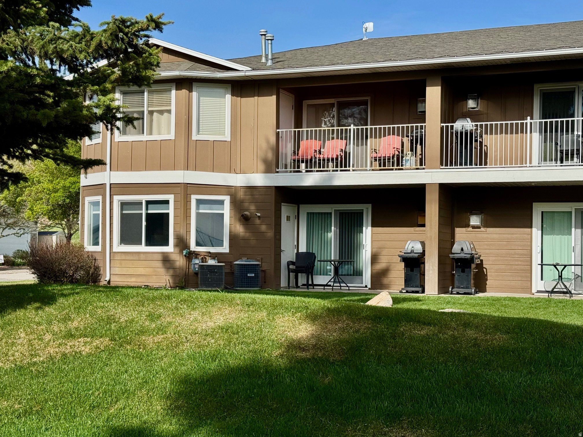 Upper Level south-end unit at Harbor Village in Tennis Building with awesome LAKE VIEW! Beautifully UPDATED with granite, appliances and newer furniture including a Murphy Bed in the living room. Great Rental Investment, booked pretty solid! Amenities include pool/hot tub, tennis courts across the street! Marina and Bike Path to Garden City in yards. 20 minutes to Golf Course, Trailhead to public lands, or Beaver Mountain Ski Resort. All current rentals must be honored.