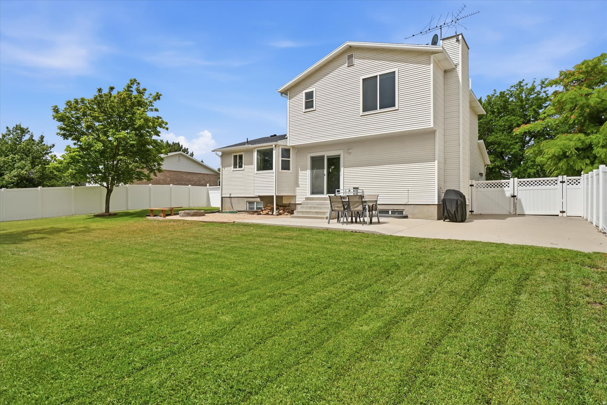 MEADOWS - Residential