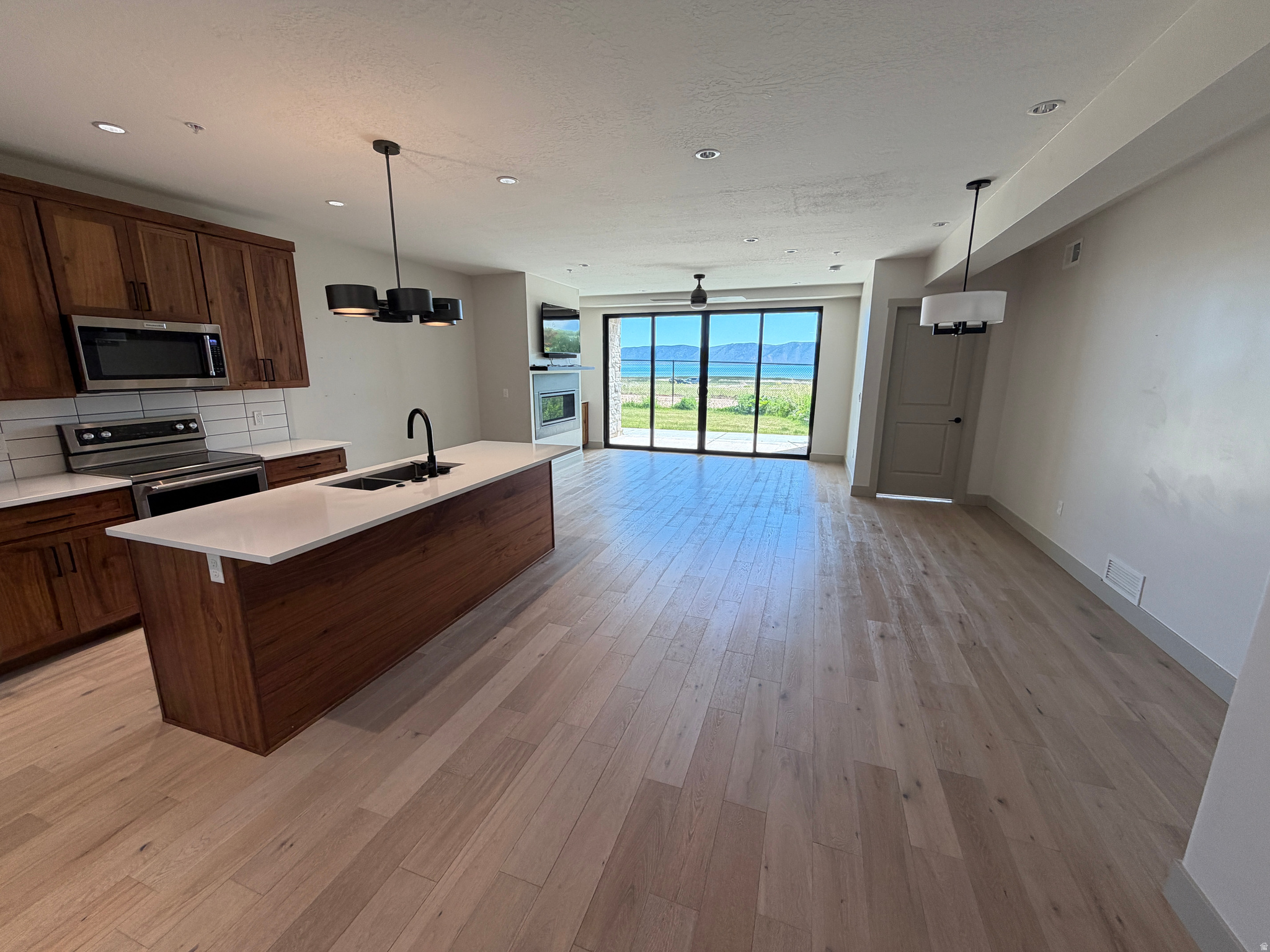 GARDEN CITY LAKE RESIDENCES - Residential