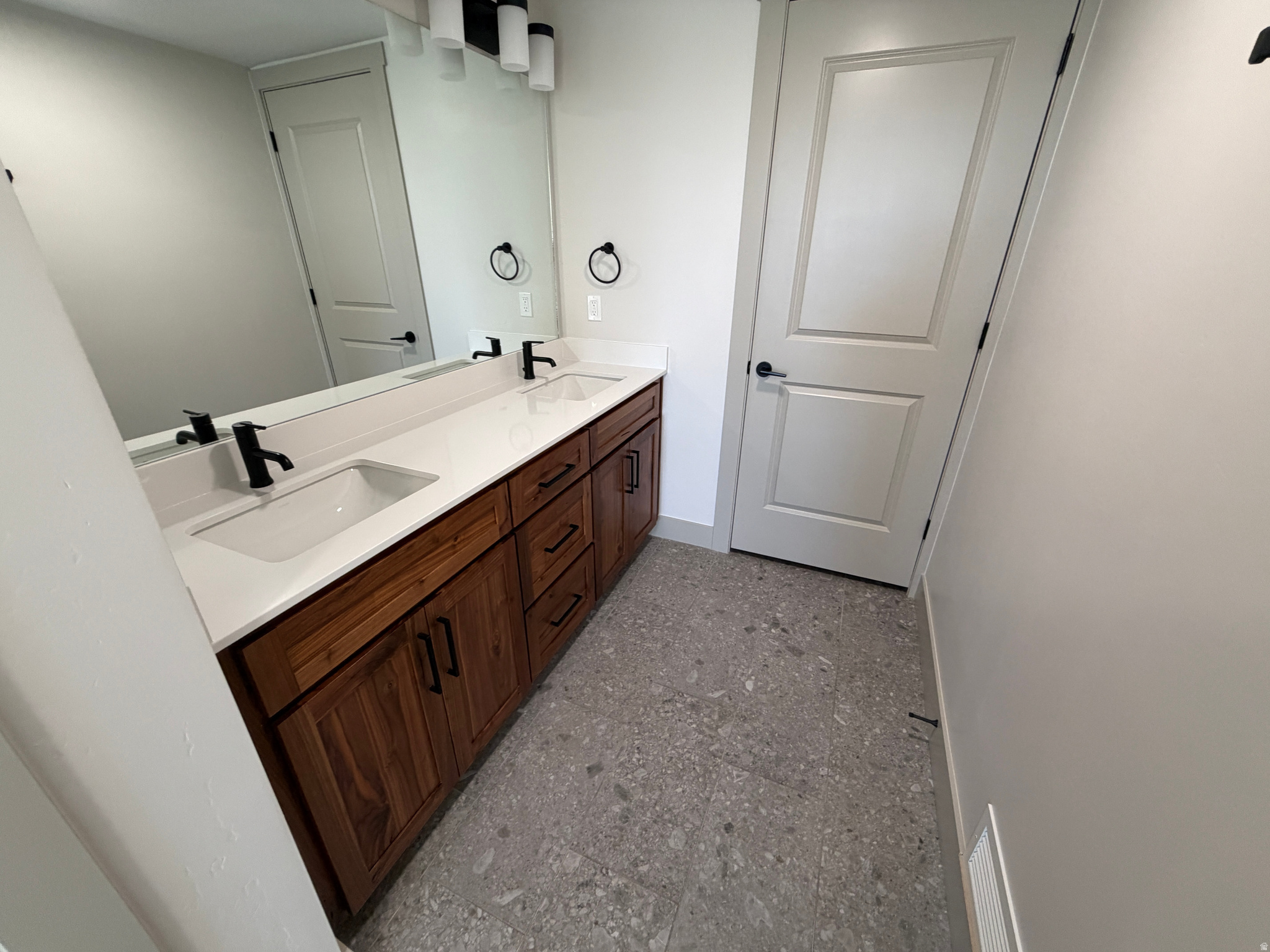 GARDEN CITY LAKE RESIDENCES - Residential