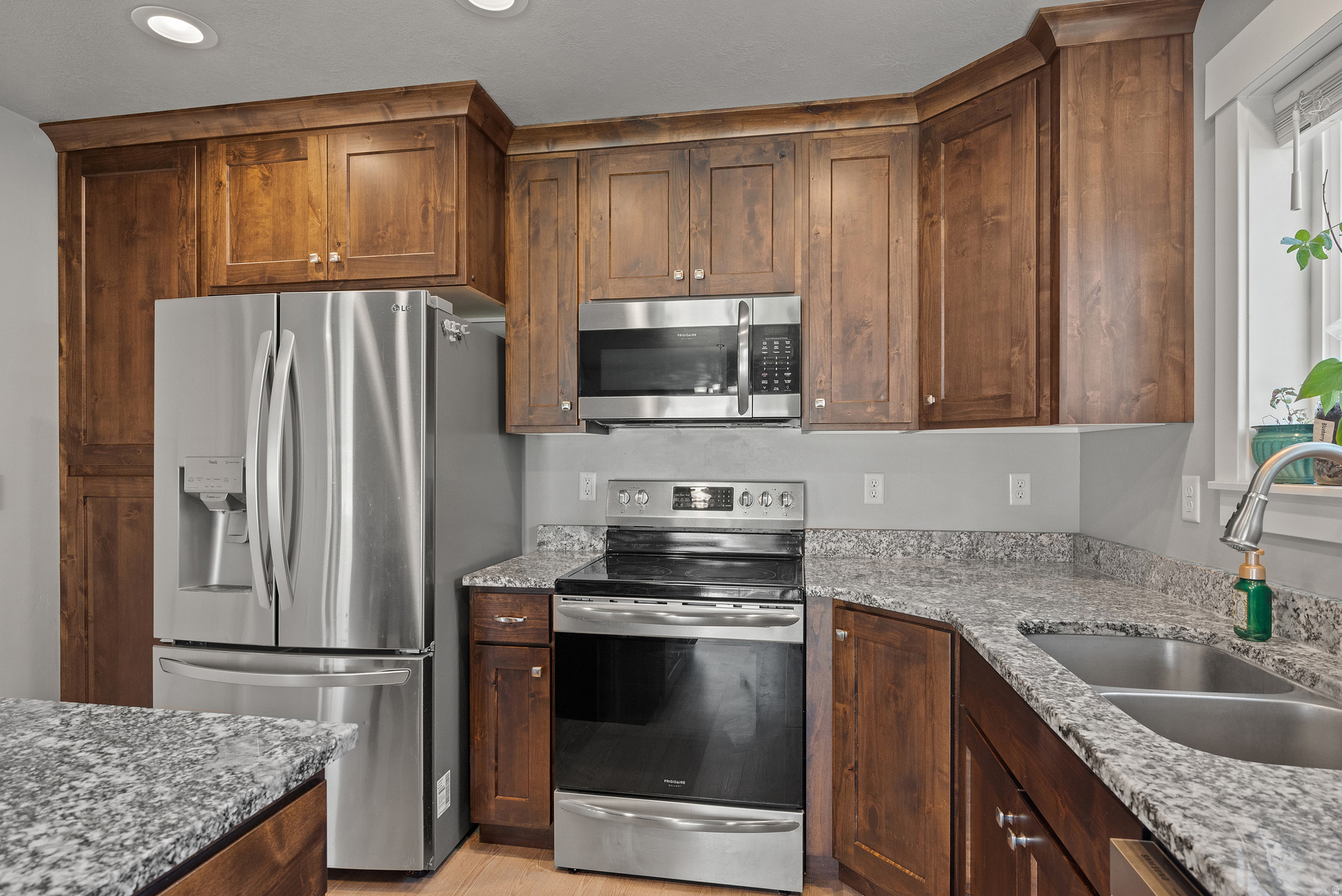 CHADAZ ESTATES - Residential