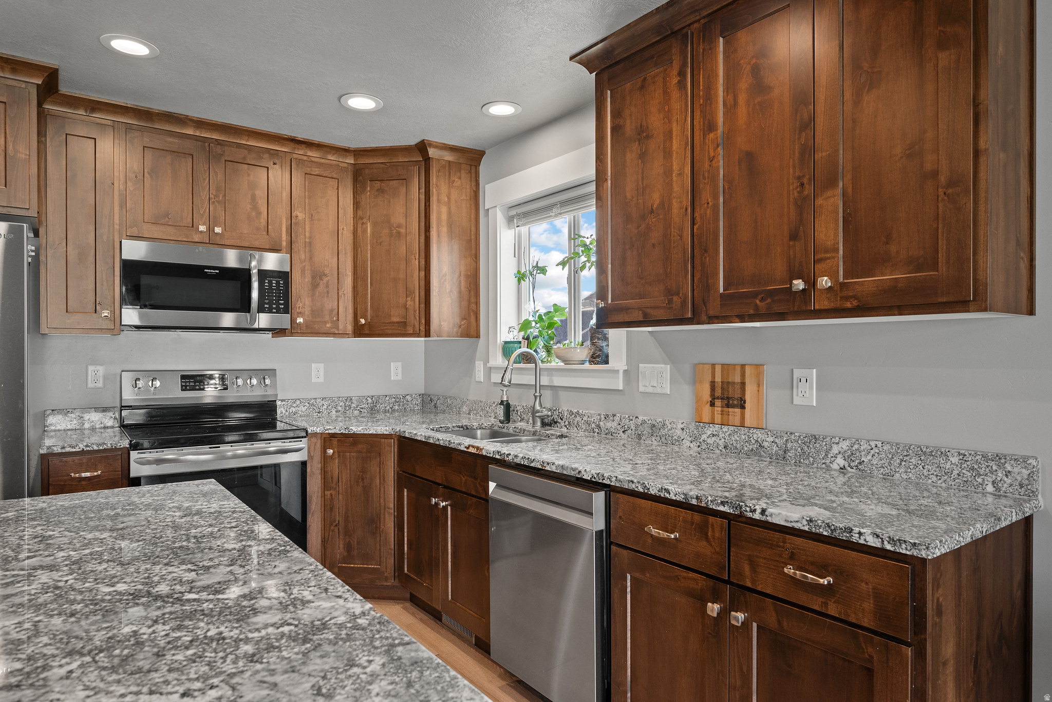 CHADAZ ESTATES - Residential