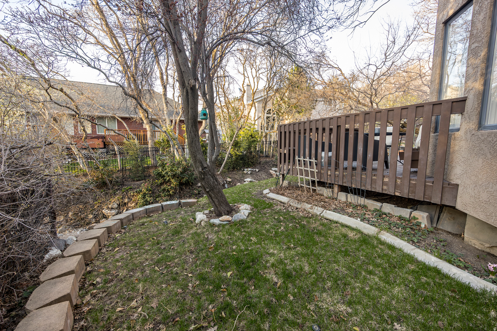 HIDDEN OAKS - Residential