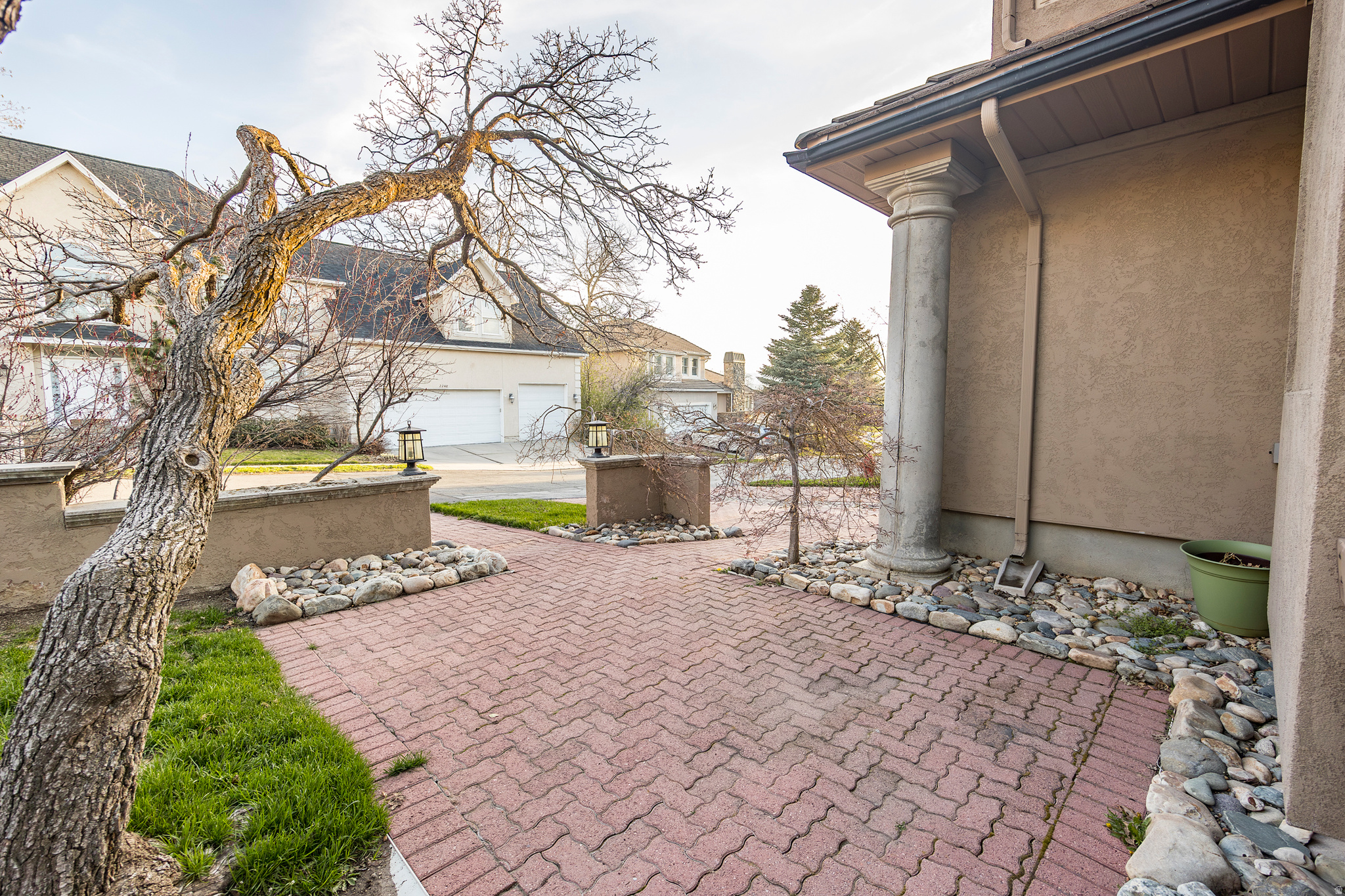 HIDDEN OAKS - Residential