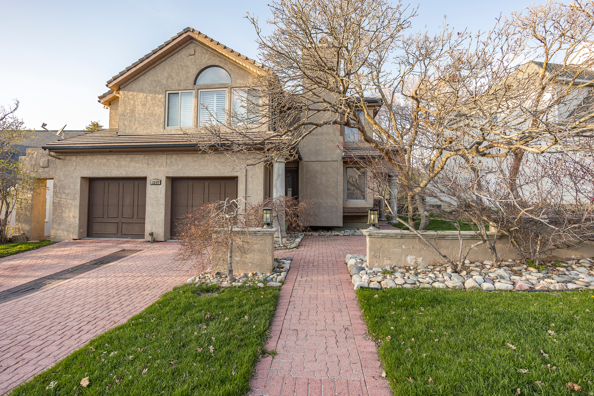 This home is located in the Hidden Oaks PUD. the home is within walking distance to the Hidden Valley Golf Course. The PUD offers a pool, tennis/pickle ball court , picnic area and playground. This is a great home on a fantastic lot nestled in scrub oak, mature trees, and views of the mountains. This is one of Sandy's most sought after neighborhoods. Enjoy the wonderful setting on a huge deck with a stream in the back yard. the home has be big Master Suite with a large walk in closet and Master Bath . Seller offers $40,000 in concessions against the sales price for upgrades to the landscape and interior improvements.