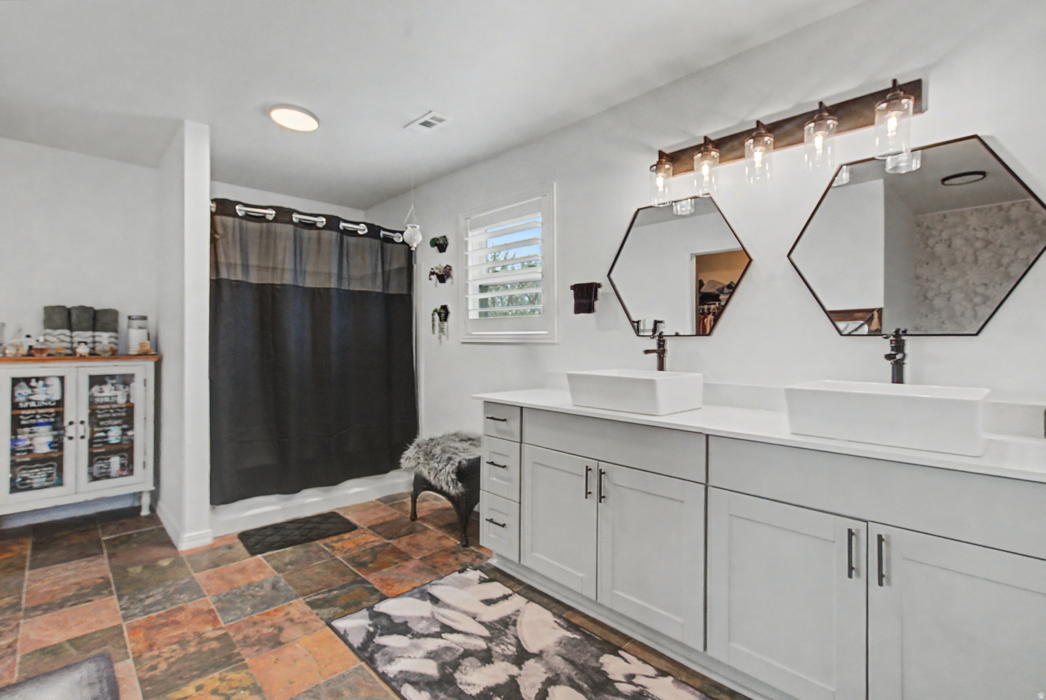 BENNY ESTATES - Residential