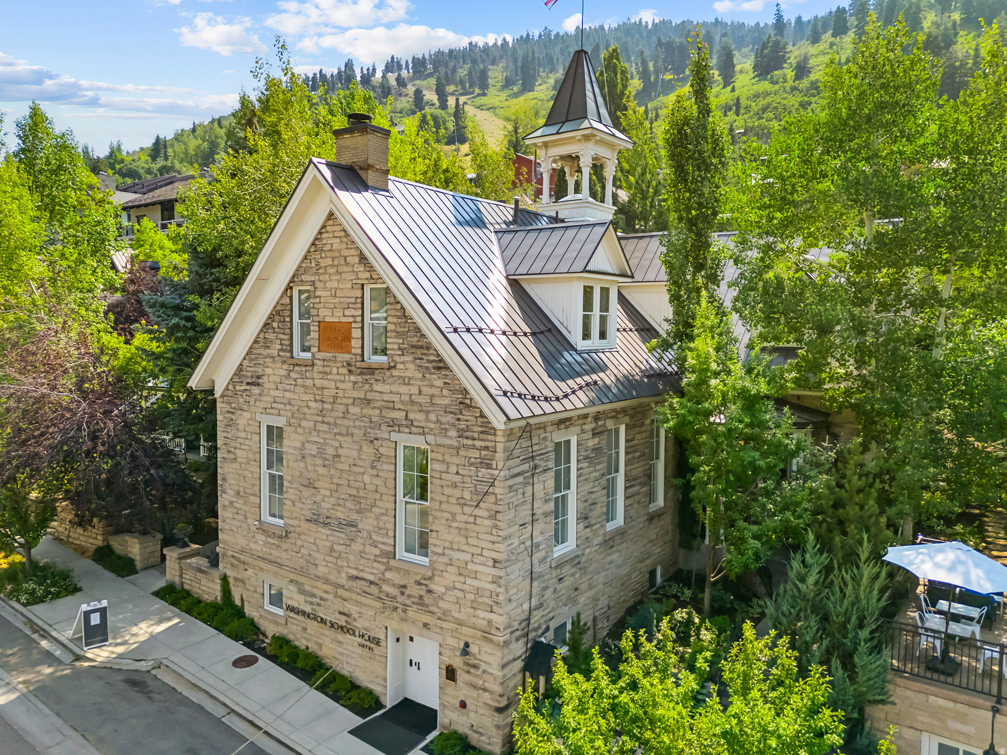 WASHINGTON SCHOOL INN REPLAT - Commercial Sale