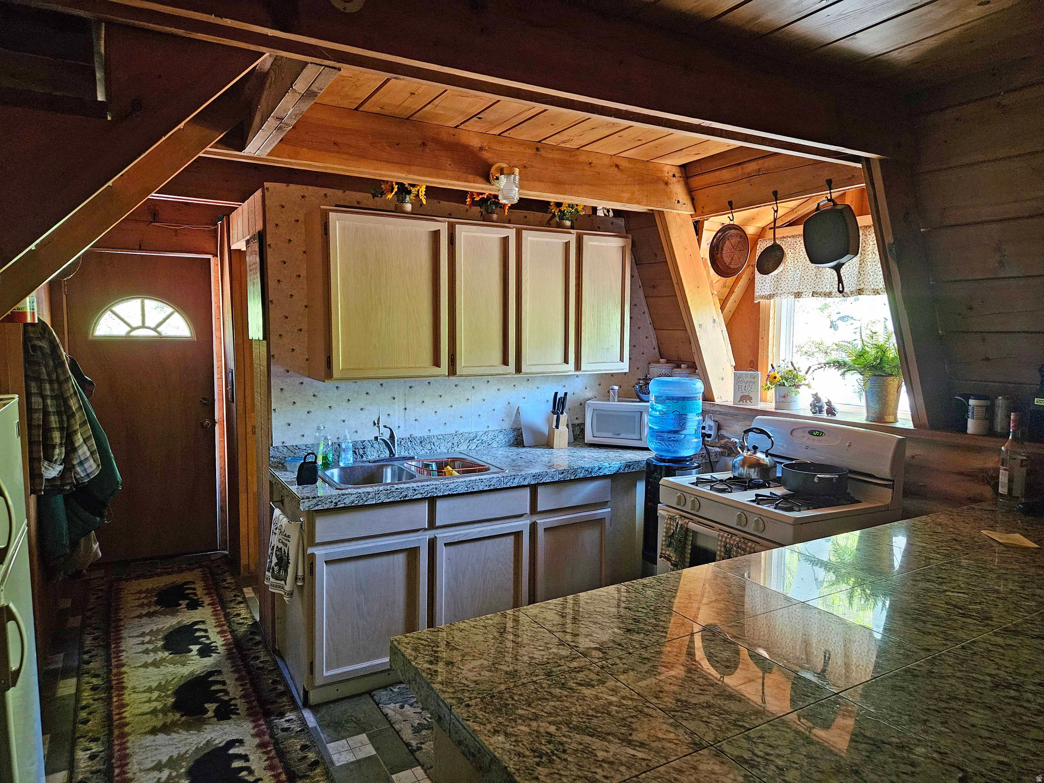 SKYLINE MOUNTAIN RES - Residential