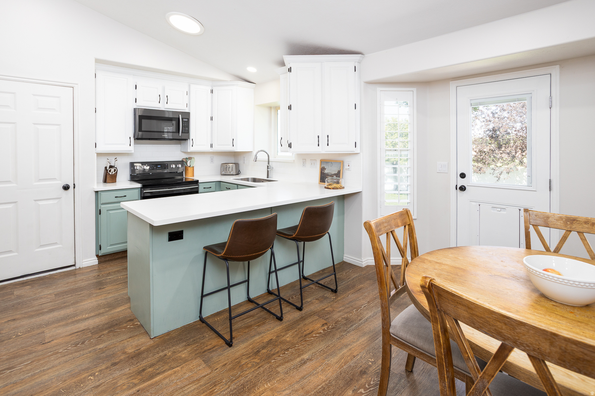 CAMBRIDGE ESTATES - Residential