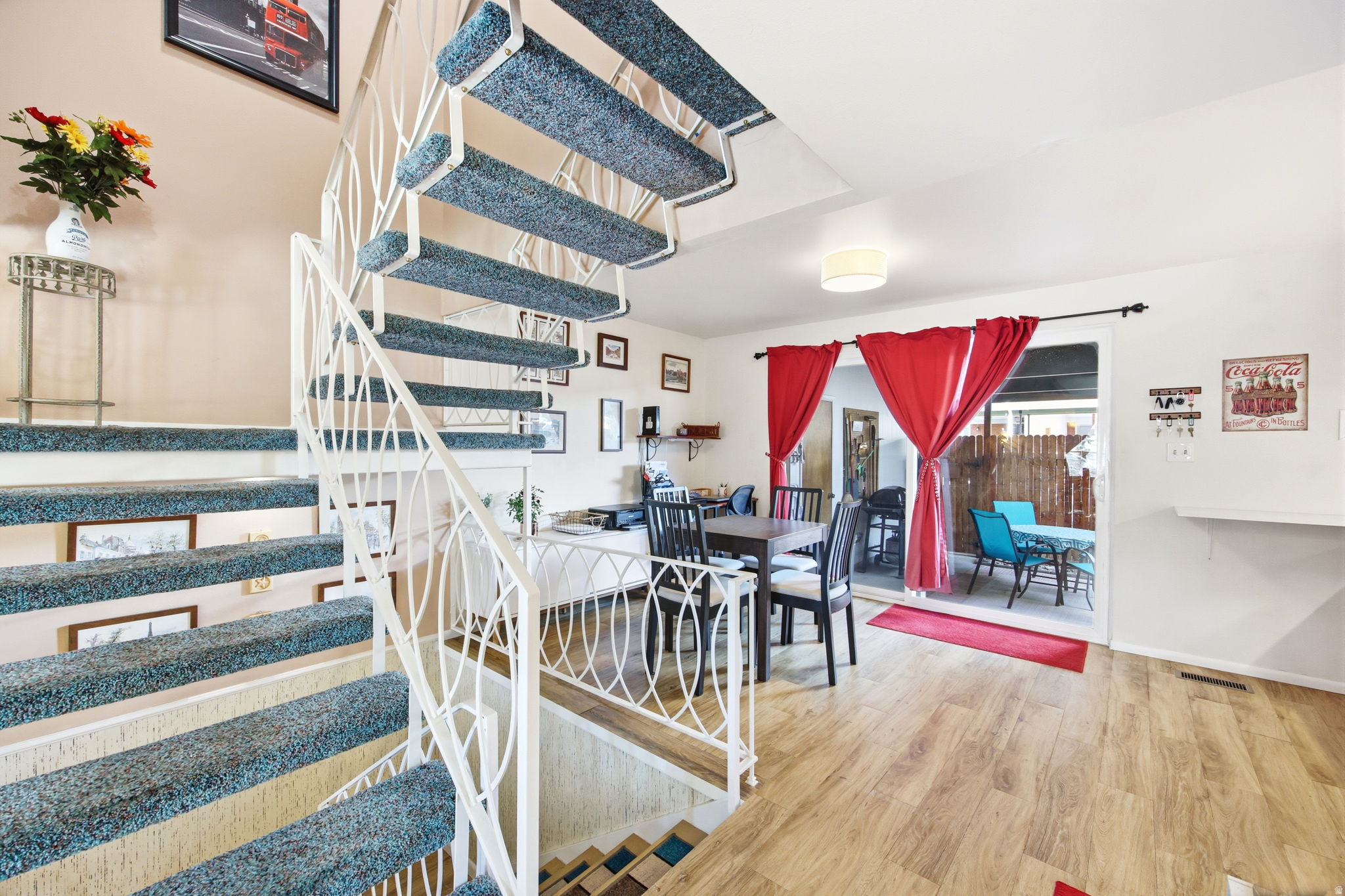 THE COUNTRY HILLS MANOR - Residential