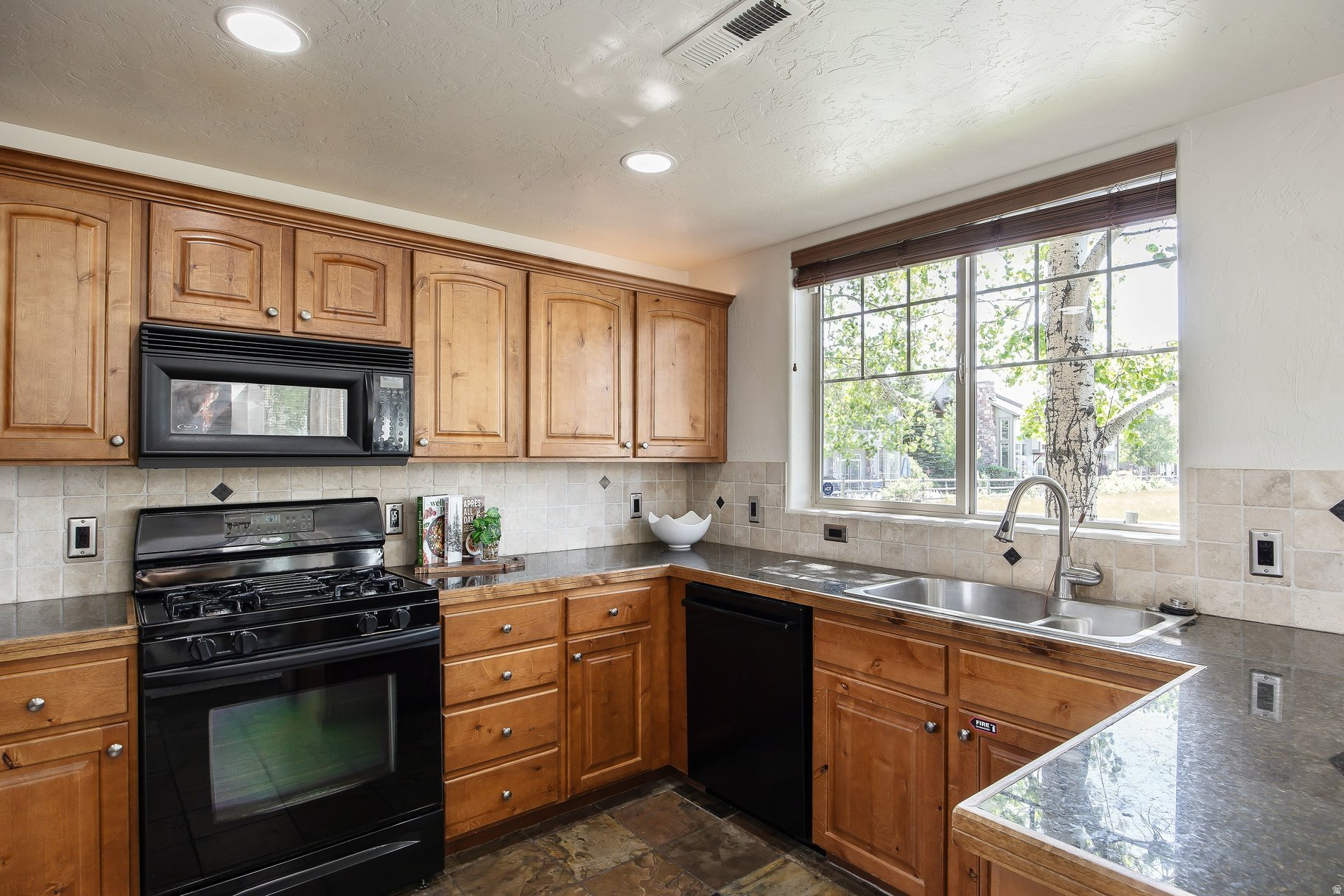 FOX POINTE @REDSTONE - Residential