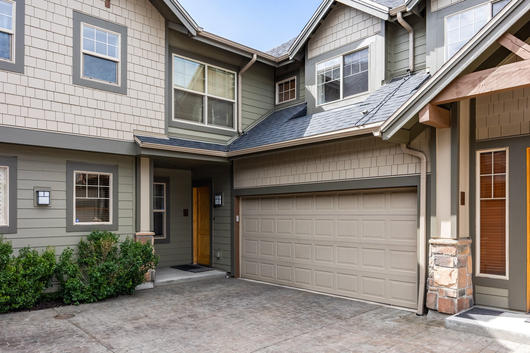 FOX POINTE @REDSTONE - Residential