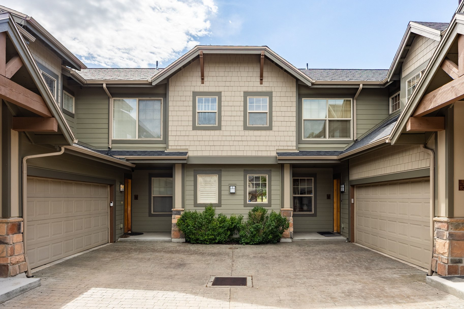 FOX POINTE @REDSTONE - Residential
