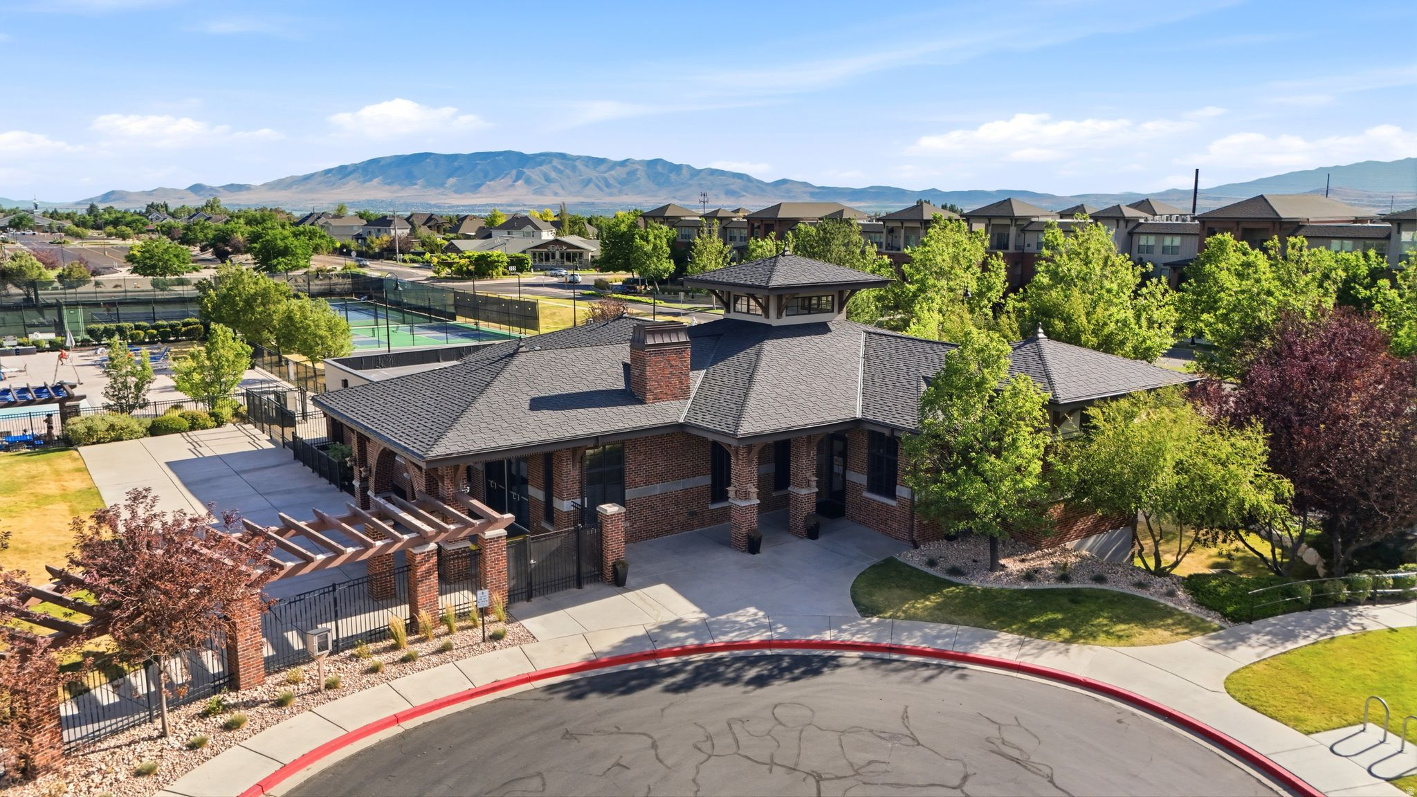 CLUBVIEW TOWNS AT IVORY RIDGE - Residential