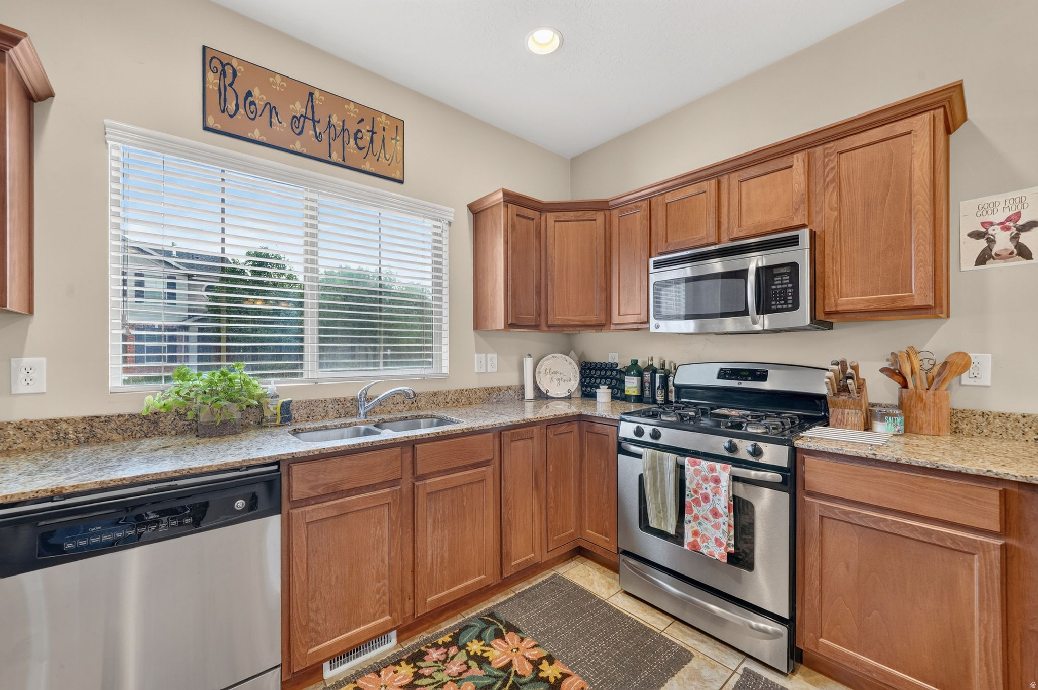 CLUBVIEW TOWNS AT IVORY RIDGE - Residential