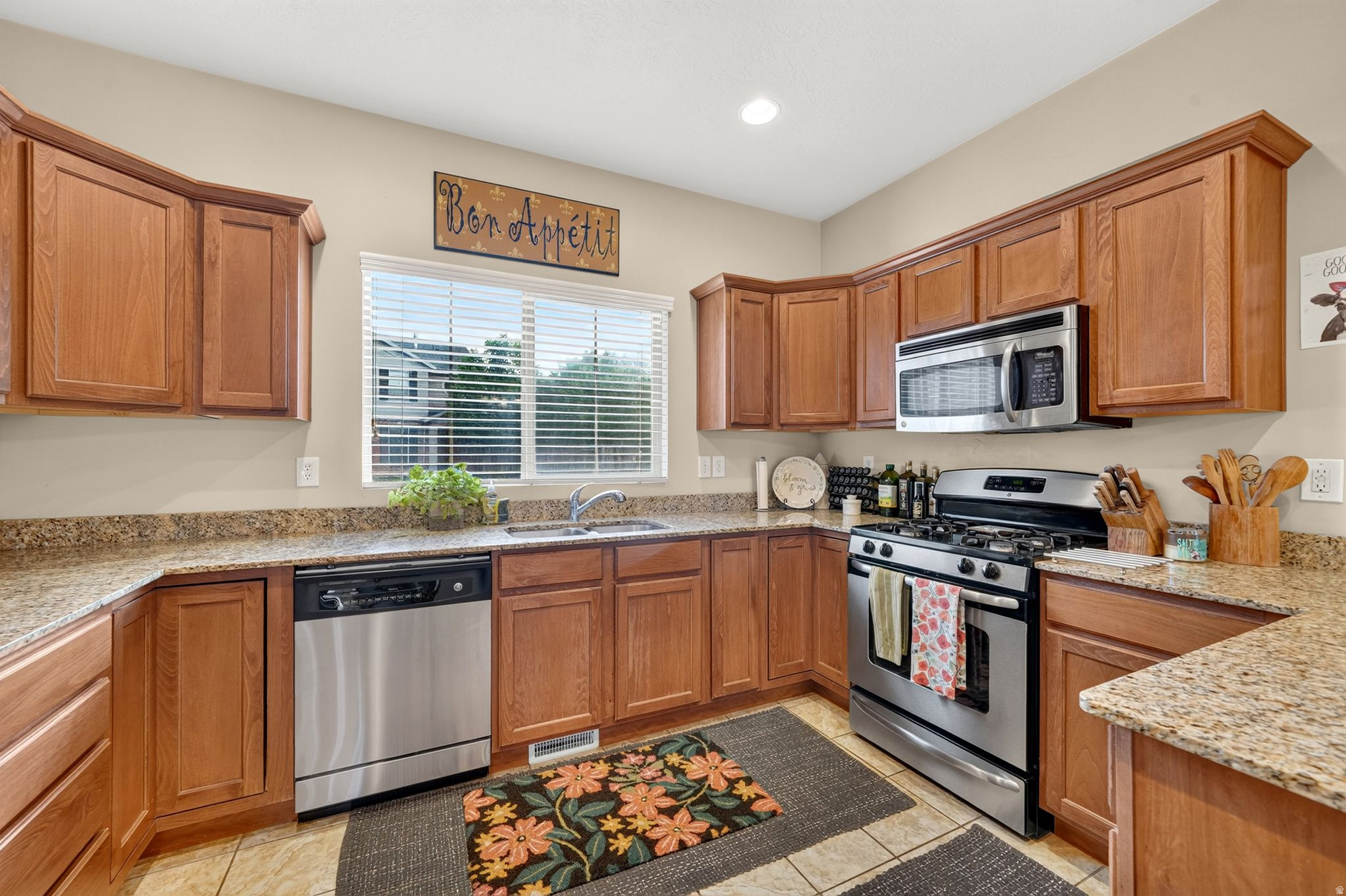 CLUBVIEW TOWNS AT IVORY RIDGE - Residential