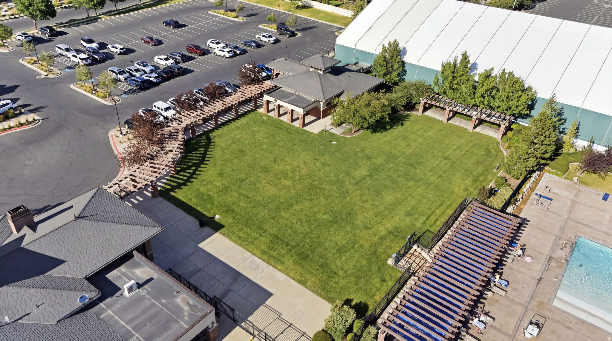 CLUBVIEW TOWNS AT IVORY RIDGE - Residential