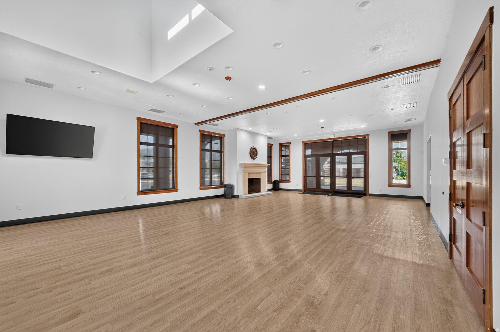 CLUBVIEW TOWNS AT IVORY RIDGE - Residential