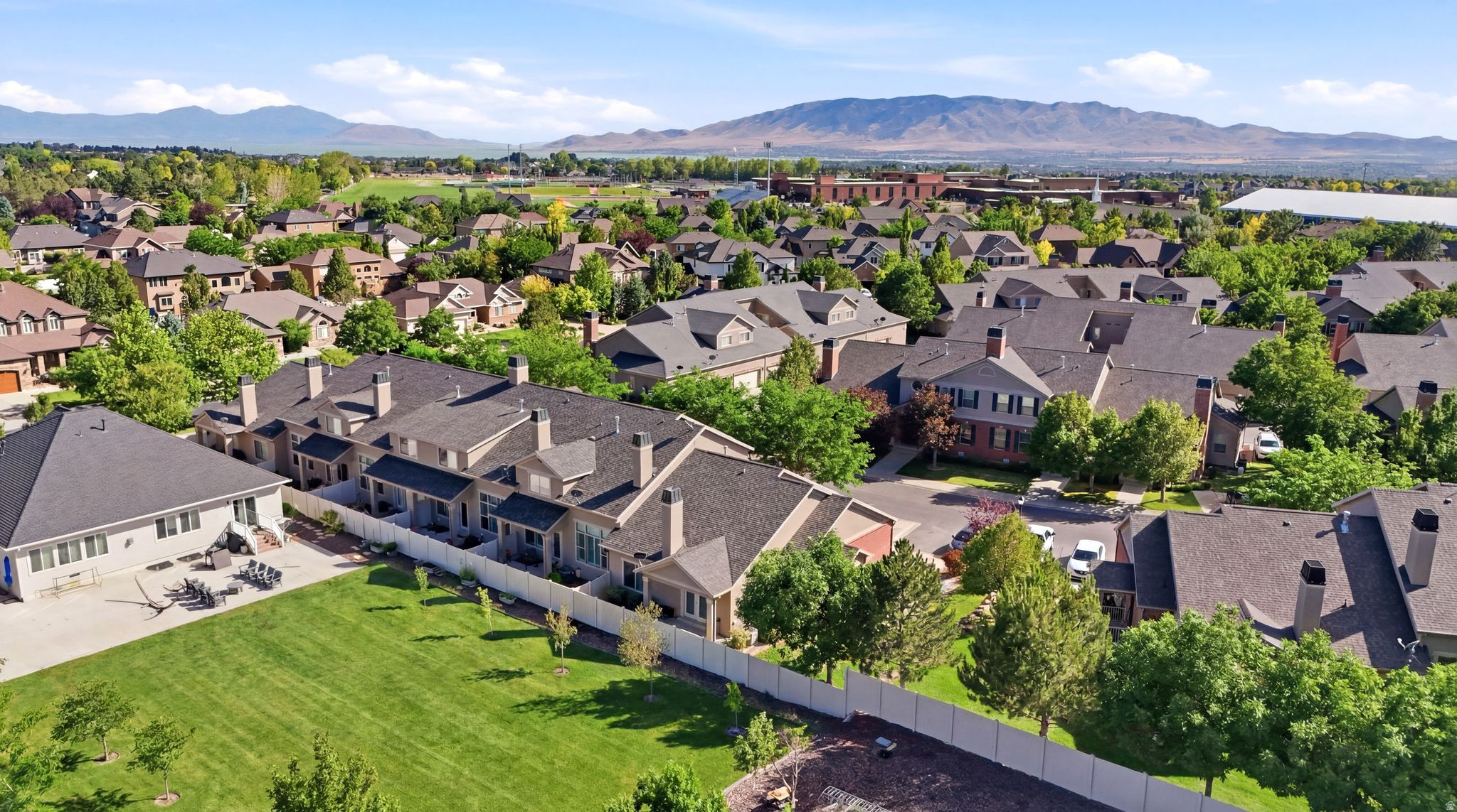 CLUBVIEW TOWNS AT IVORY RIDGE - Residential