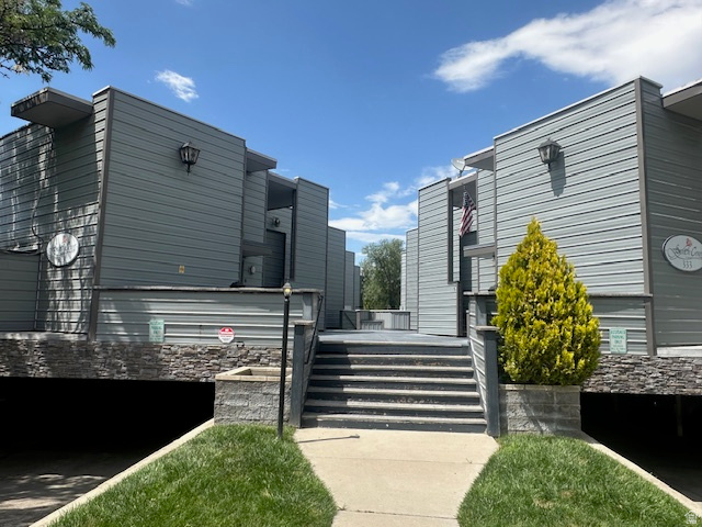 FRENCH COURT CONDMN - Residential