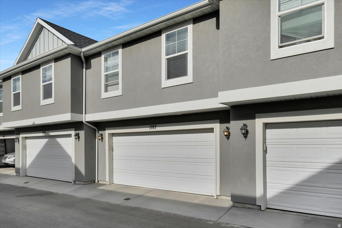 VILLAGES AT ARROWHEAD PARK - Residential
