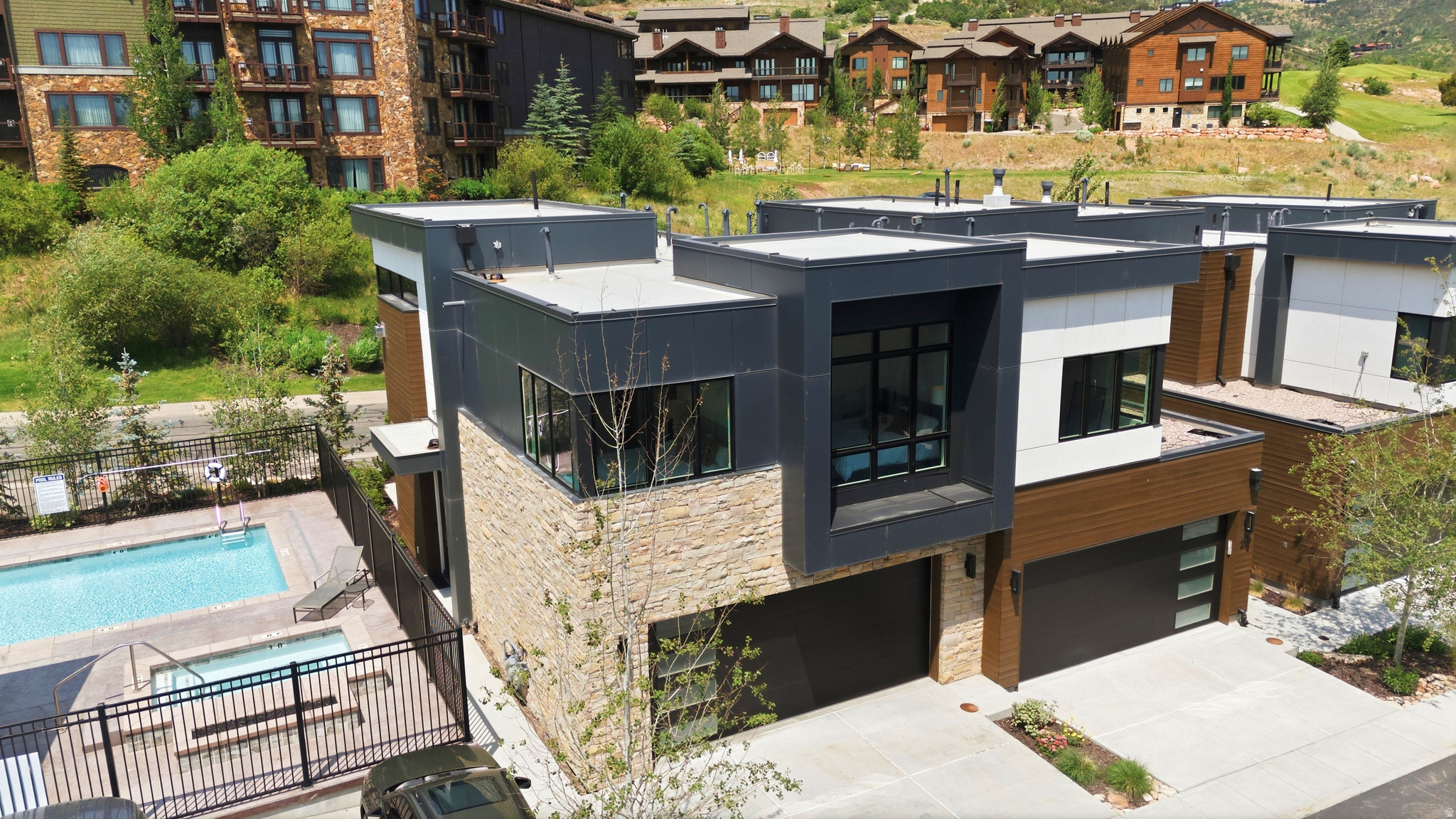 VIRDIAN CONDOMINIUMS - Residential