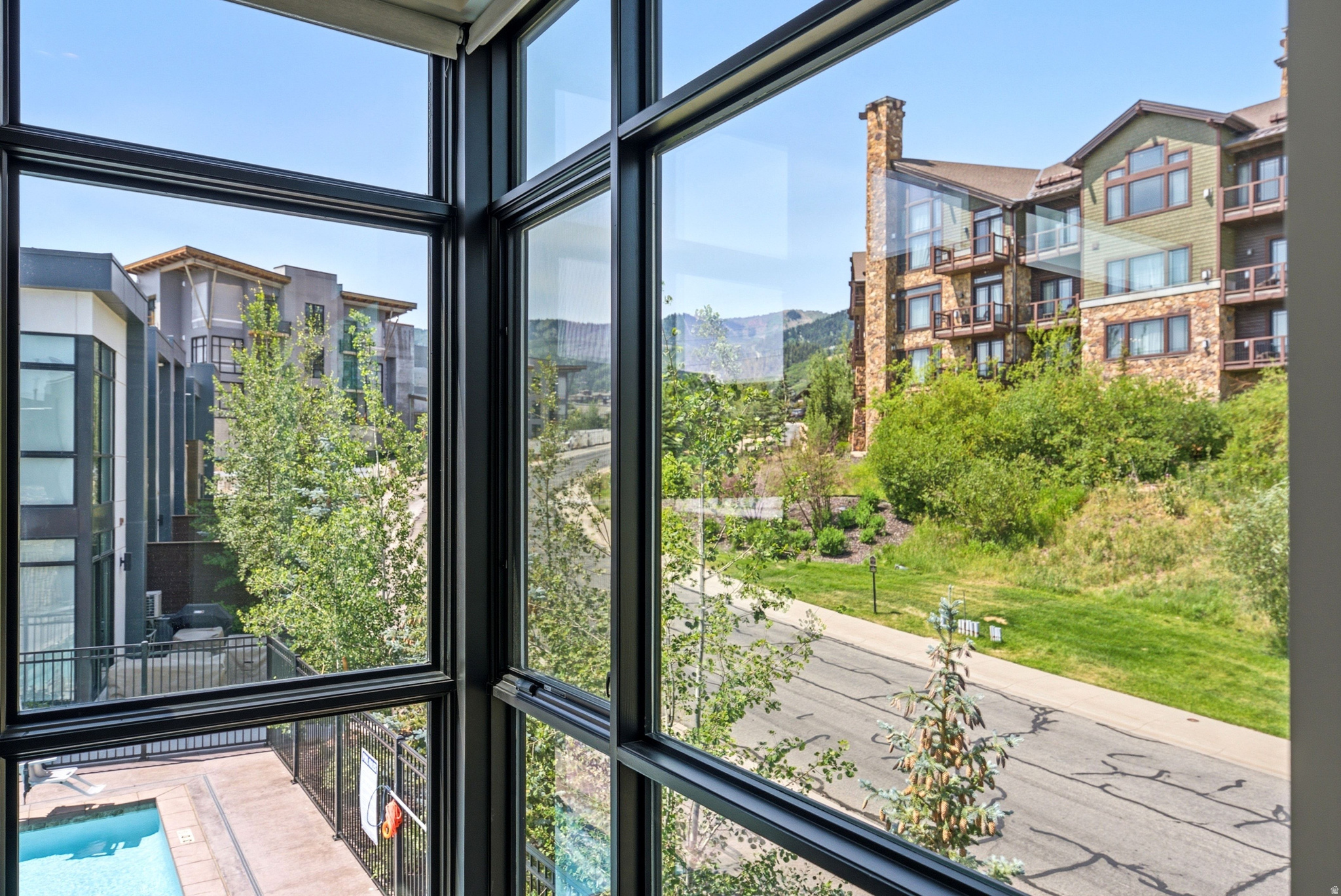 VIRDIAN CONDOMINIUMS - Residential