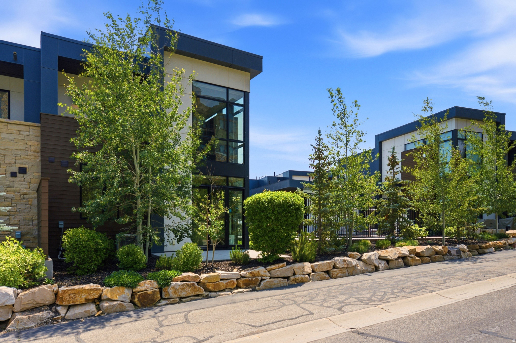 VIRDIAN CONDOMINIUMS - Residential