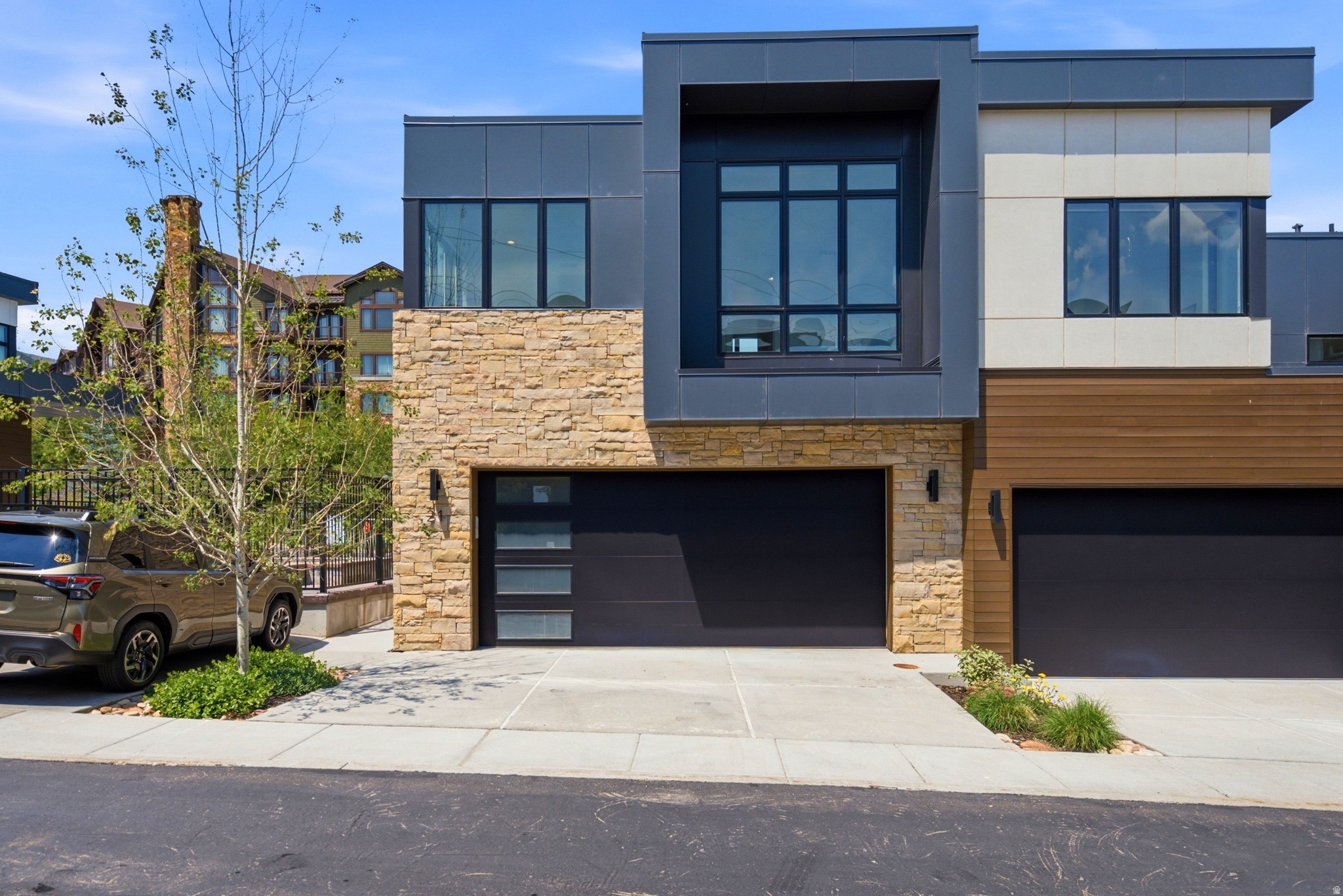 VIRDIAN CONDOMINIUMS - Residential
