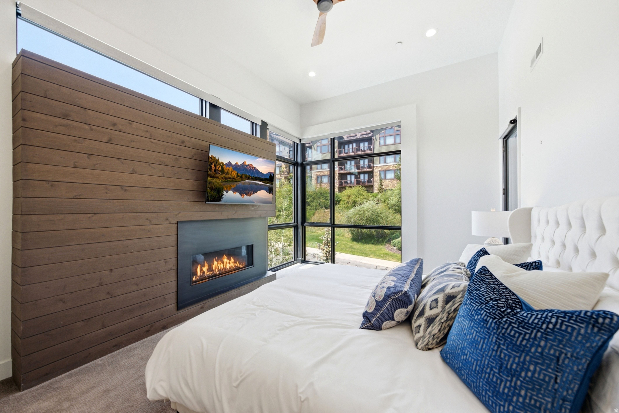 VIRDIAN CONDOMINIUMS - Residential