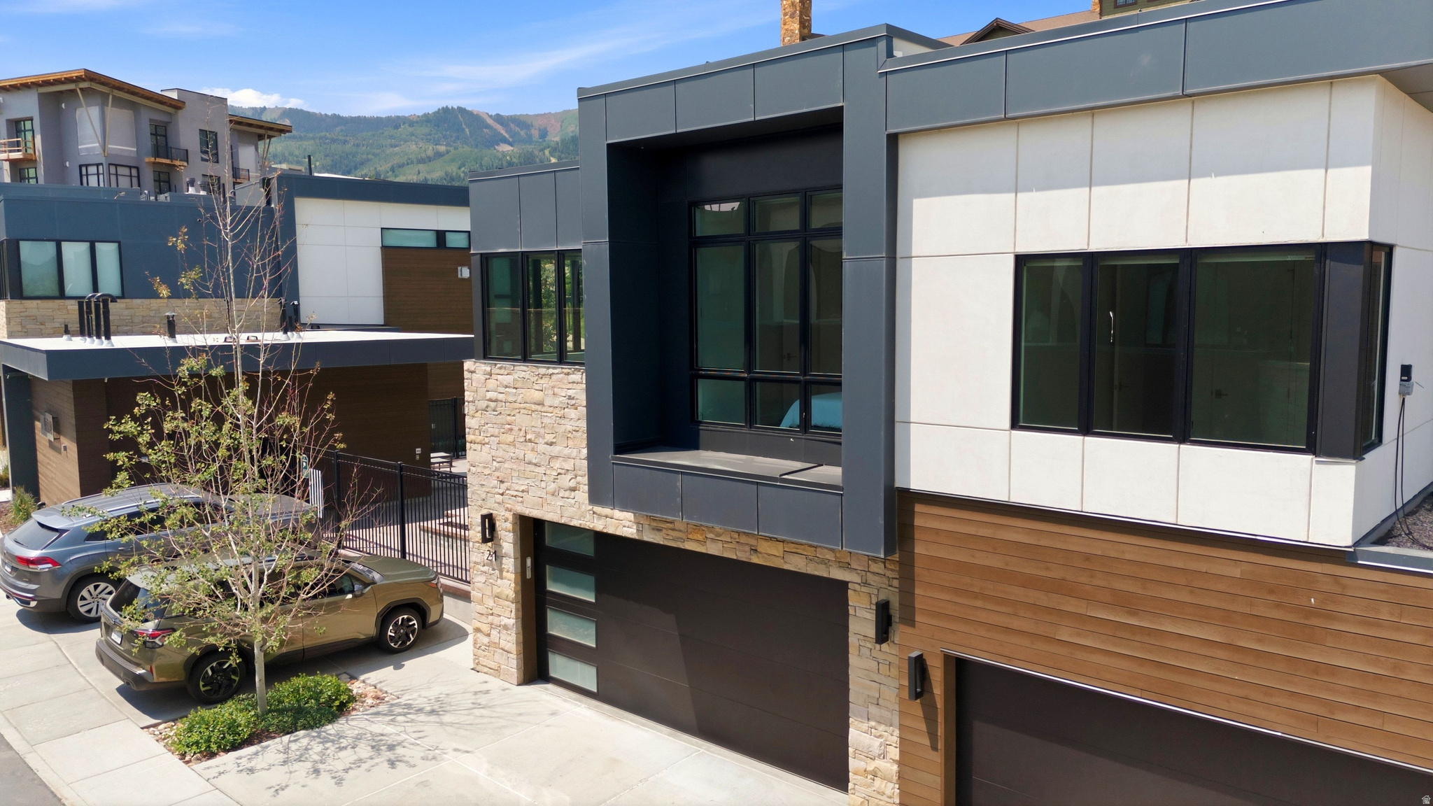 VIRDIAN CONDOMINIUMS - Residential