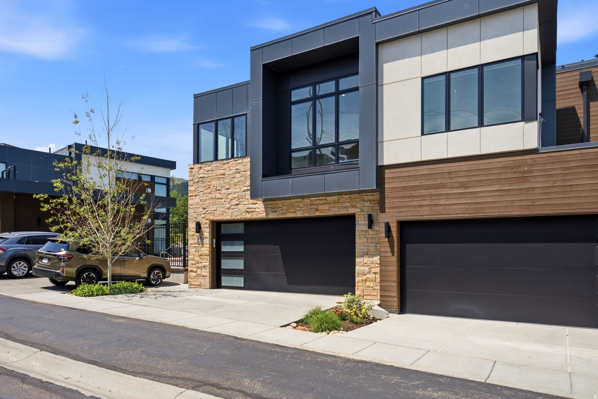 VIRDIAN CONDOMINIUMS - Residential