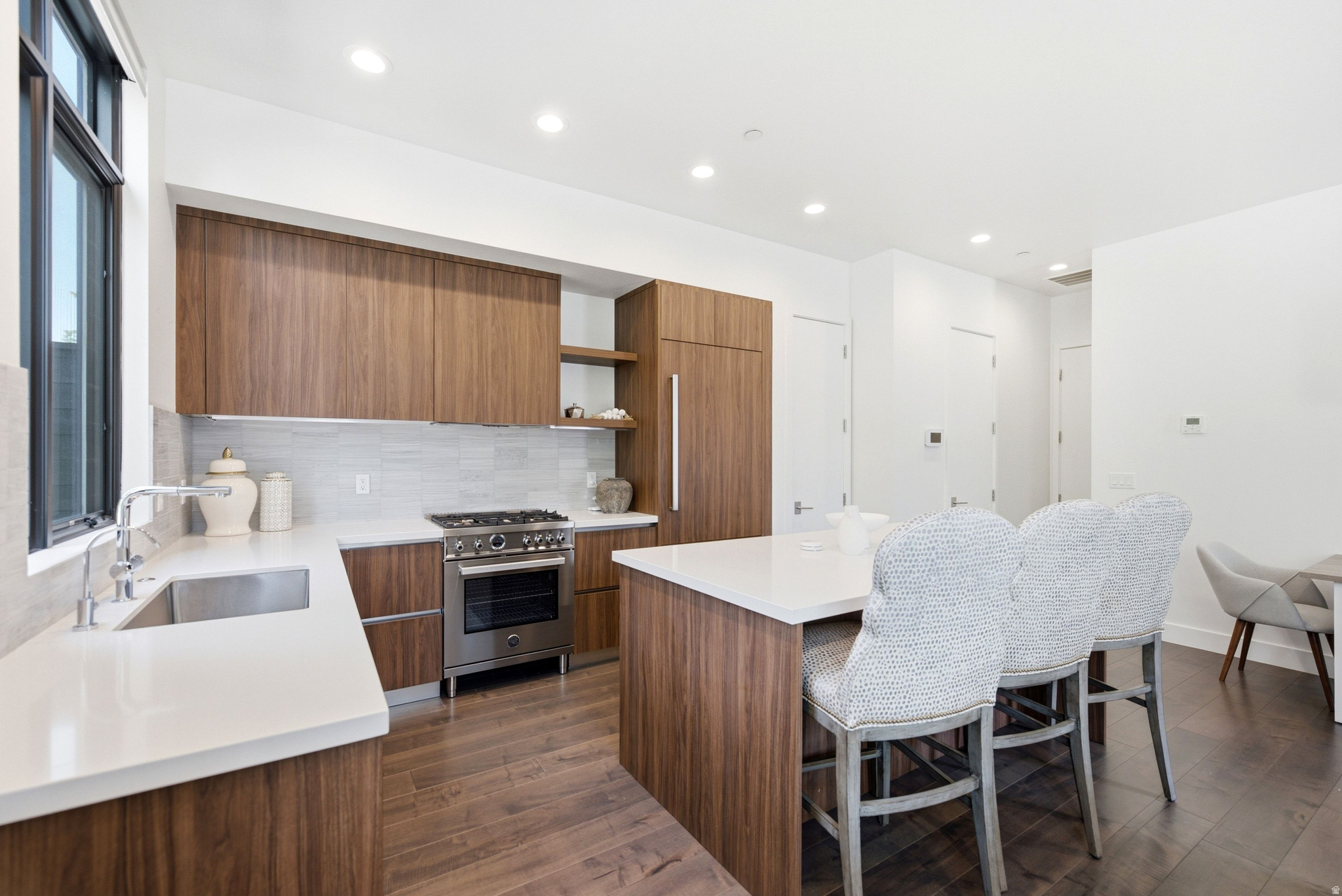 VIRDIAN CONDOMINIUMS - Residential