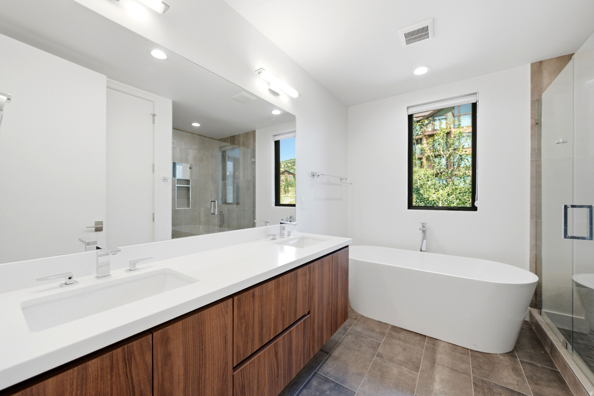 VIRDIAN CONDOMINIUMS - Residential