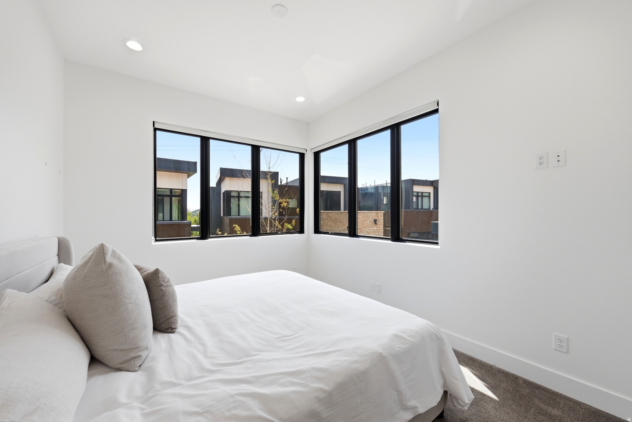VIRDIAN CONDOMINIUMS - Residential