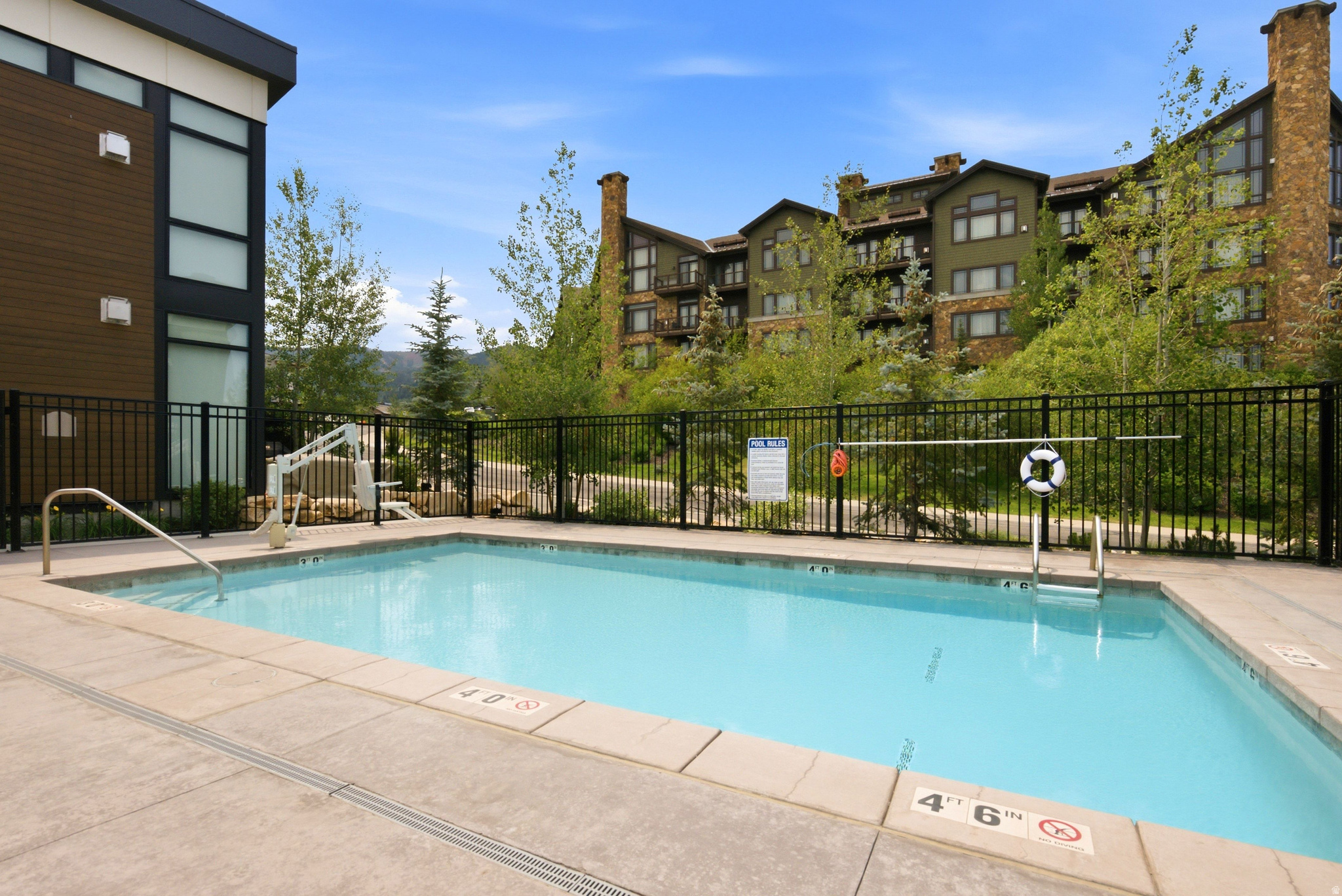 VIRDIAN CONDOMINIUMS - Residential
