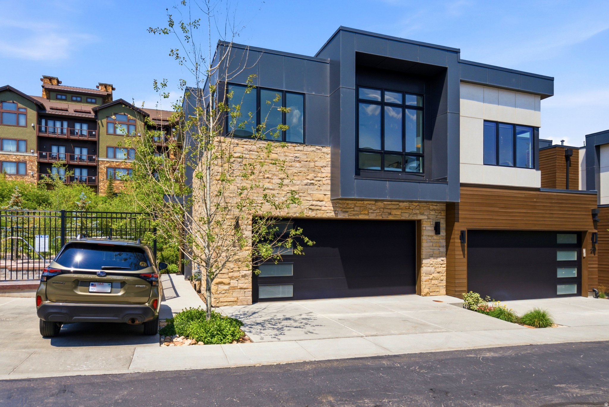 VIRDIAN CONDOMINIUMS - Residential