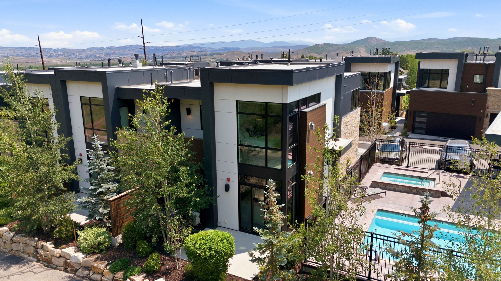 VIRDIAN CONDOMINIUMS - Residential