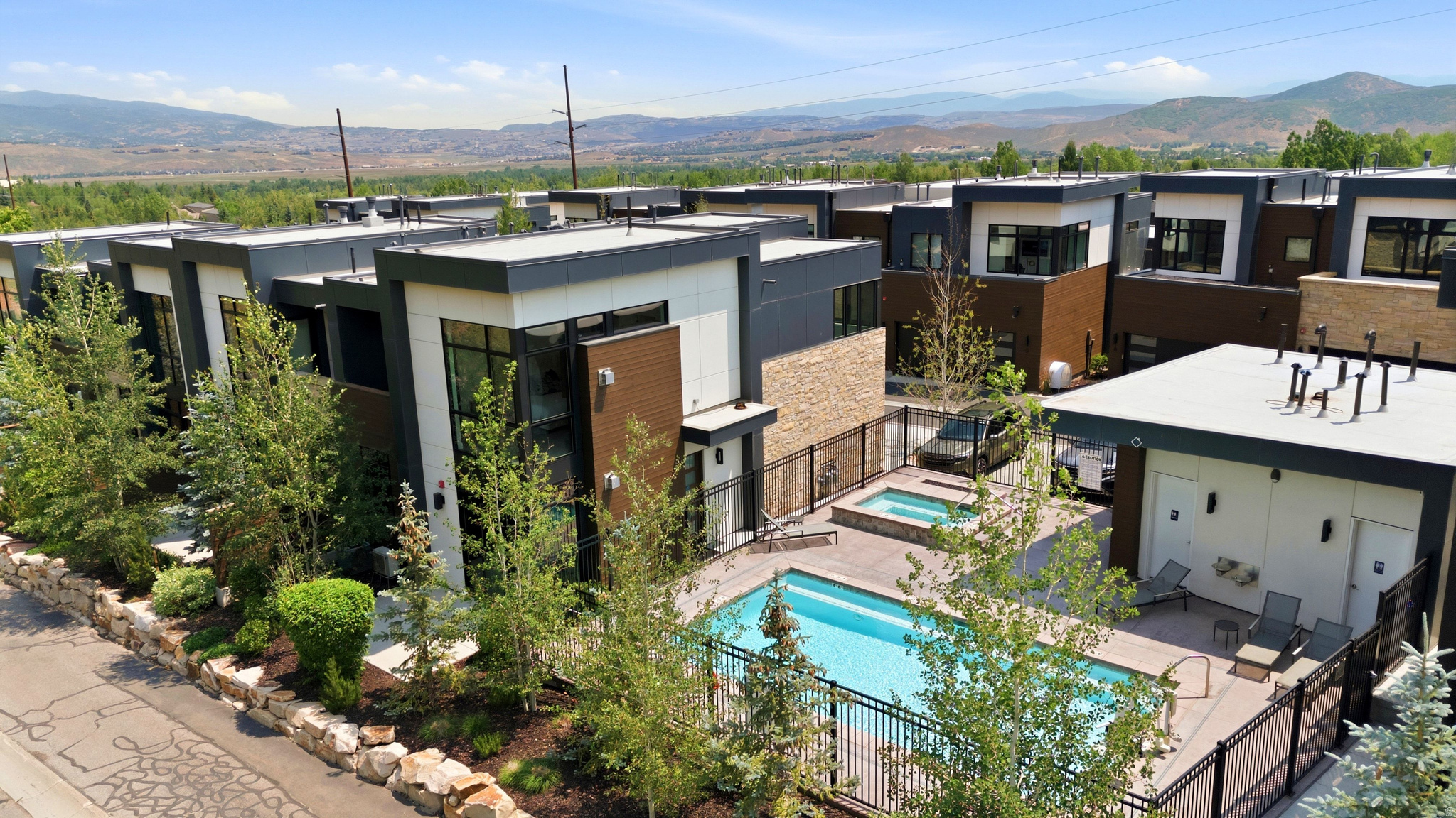 VIRDIAN CONDOMINIUMS - Residential