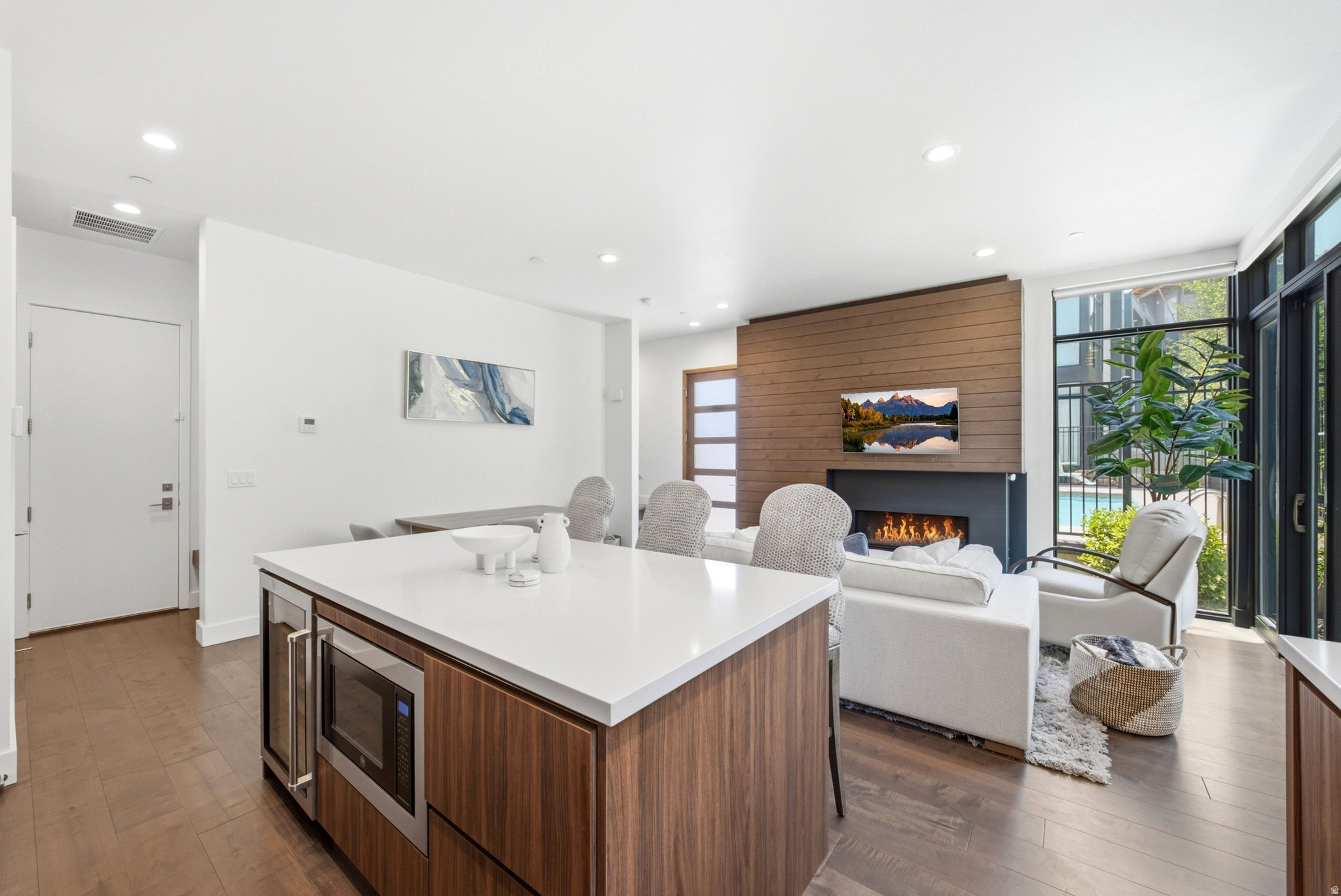 VIRDIAN CONDOMINIUMS - Residential