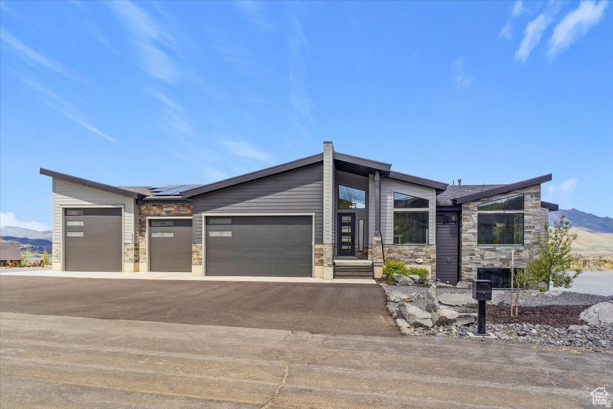 CHALETS AT SKI LAKE - Residential