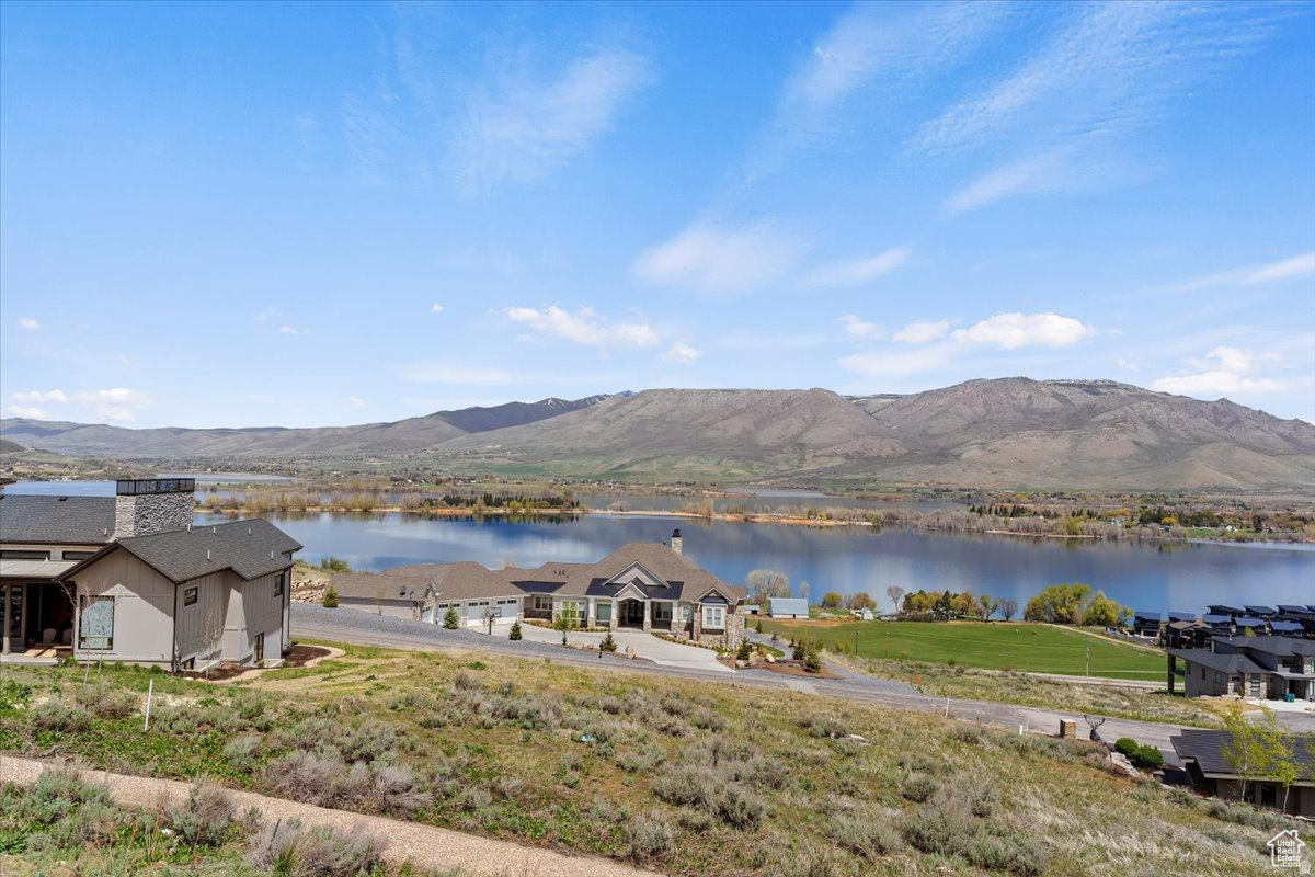 CHALETS AT SKI LAKE - Residential